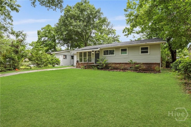 2030 E 42nd St, Savannah, GA 31404 - ranch-style house featuring a front lawn