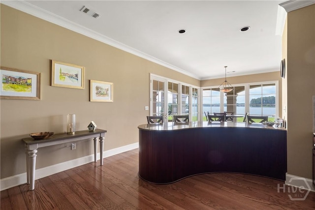745 S Chickasaw Trl, Sparta, GA 31087 - kitchen with dark wood finished floors, crown molding, baseboards, a water view, and a peninsula