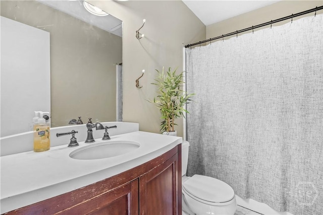 727 S Main St Unit 117, Hinesville, GA 31313 - bathroom with toilet, vanity, and a shower with shower curtain