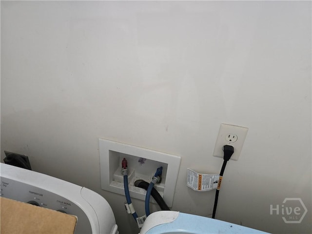 182 Gloucester Dr, Midway, GA 31320 - laundry view of washer / dryer
