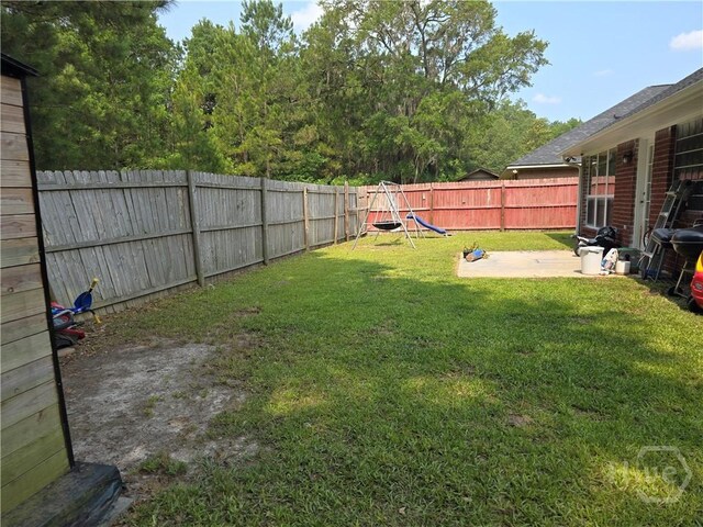 182 Gloucester Dr, Midway, GA 31320 - fenced backyard with a patio