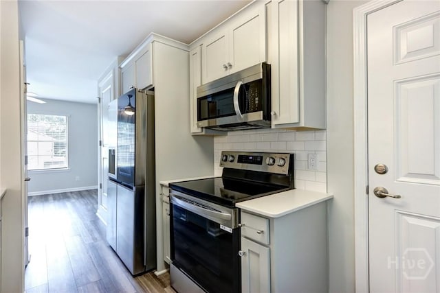106 Oyster Catcher Ln, Savannah, GA 31410 - kitchen featuring appliances with stainless steel finishes, light wood finished floors, tasteful backsplash, light countertops, and baseboards