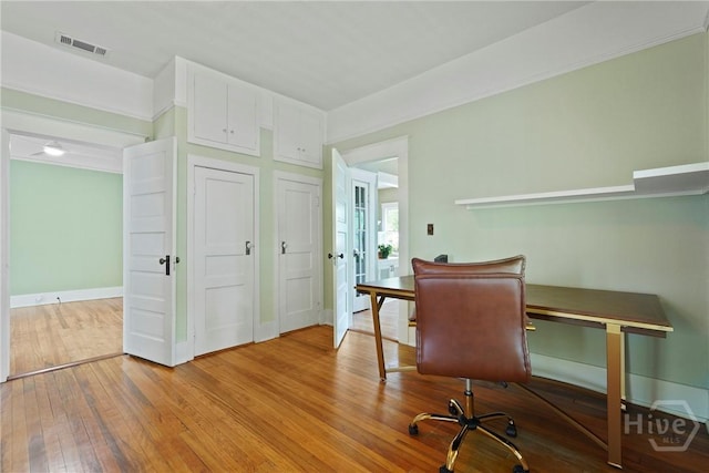 1301 E 48th St, Savannah, GA 31404 - office with light wood finished floors and baseboards