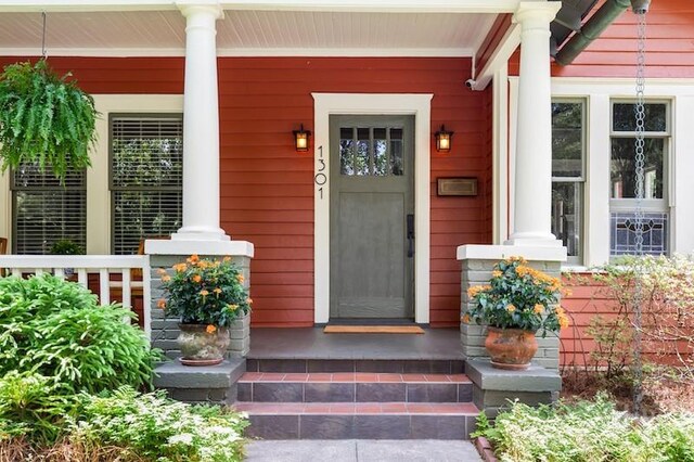 1301 E 48th St, Savannah, GA 31404 - entrance to property with a porch