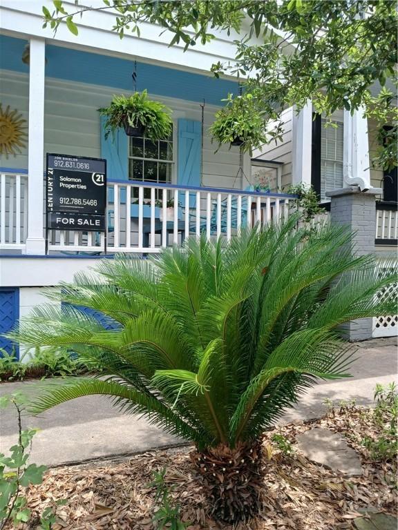 539 E Gwinnett St, Savannah, GA 31401 - view of exterior entry with a porch