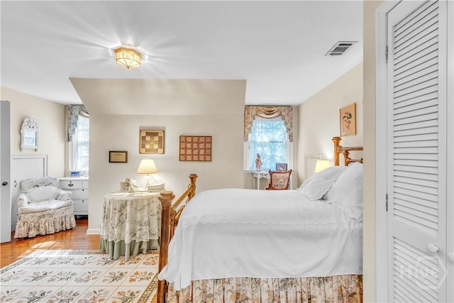905 Goebel Ave, Savannah, GA 31404 - bedroom featuring light wood-type flooring