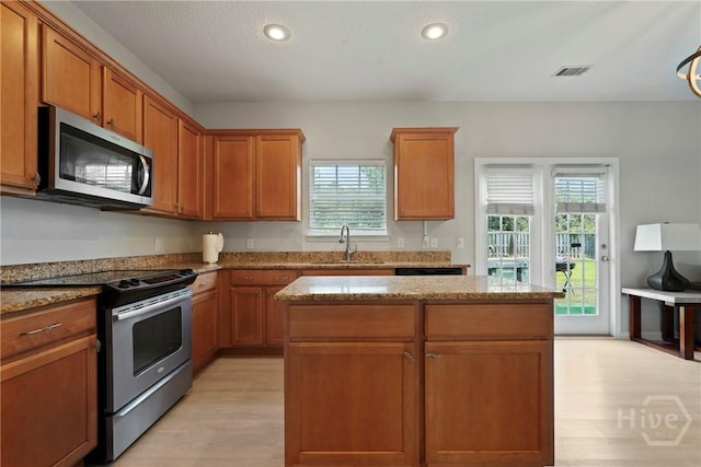 130 Willow Point Cir, Savannah, GA 31407 - kitchen featuring appliances with stainless steel finishes, light wood finished floors, a sink, stone countertops, and recessed lighting