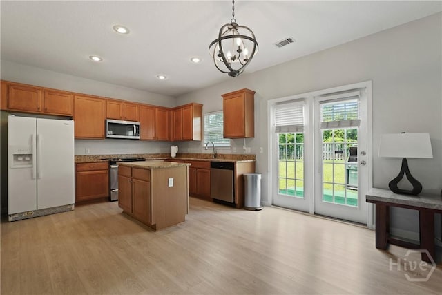 130 Willow Point Cir, Savannah, GA 31407 - kitchen with stainless steel appliances, a chandelier, light wood finished floors, a center island, and recessed lighting