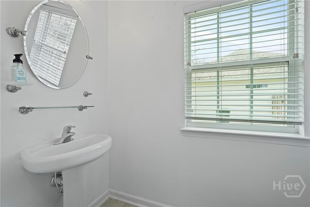 130 Willow Point Cir, Savannah, GA 31407 - bathroom featuring healthy amount of natural light and baseboards