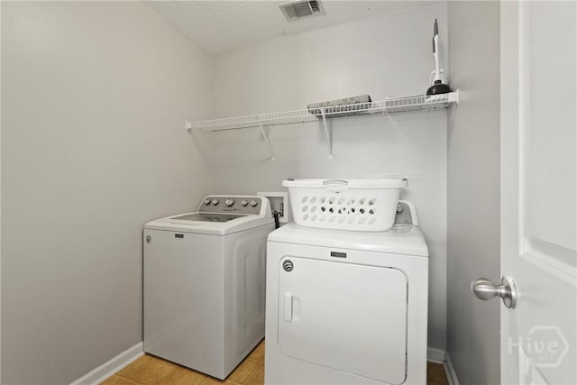 130 Willow Point Cir, Savannah, GA 31407 - laundry area with independent washer and dryer, baseboards, and a textured ceiling