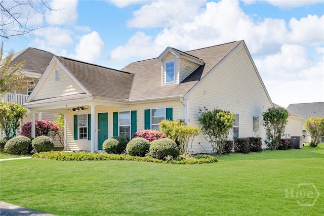 2 Timber Crest Ct, Savannah, GA 31407 - view of front facade featuring a front lawn, ceiling fan, and a shingled roof