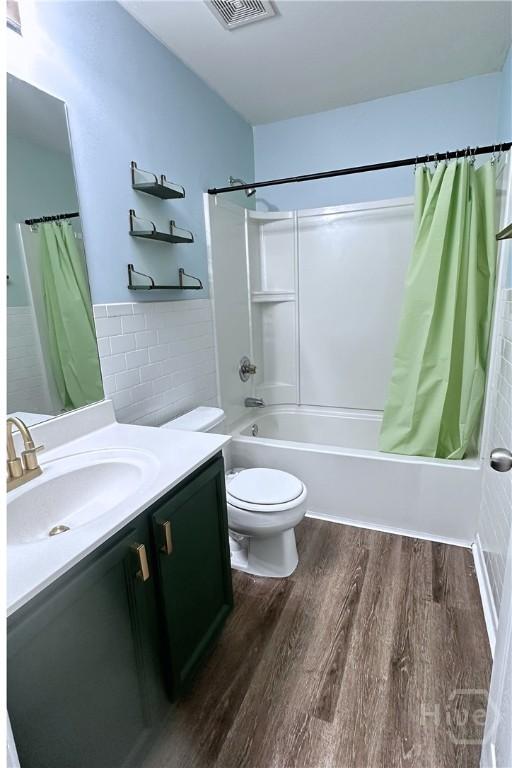 2 Timber Crest Ct, Savannah, GA 31407 - bathroom with vanity, wood finished floors, toilet, and shower / bath combination with curtain