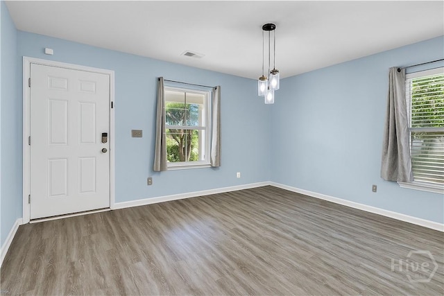 2 Timber Crest Ct, Savannah, GA 31407 - entrance foyer featuring wood finished floors and baseboards