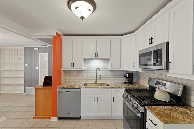 26 Arthur Cir, Savannah, GA 31406 - kitchen featuring appliances with stainless steel finishes, a sink, light tile patterned floors, and white cabinets