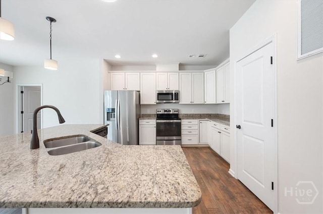 303 Waybridge Way, Richmond Hill, GA 31324 - kitchen featuring stainless steel appliances, a sink, recessed lighting, dark wood-style flooring, and white cabinetry