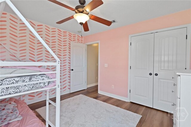 541 Deloach Rd NE, Ludowici, GA 31316 - bedroom featuring wood finished floors, baseboards, a closet, and a ceiling fan