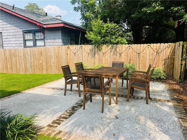 1001 Maupas Ave, Savannah, GA 31401 - view of patio with outdoor dining area