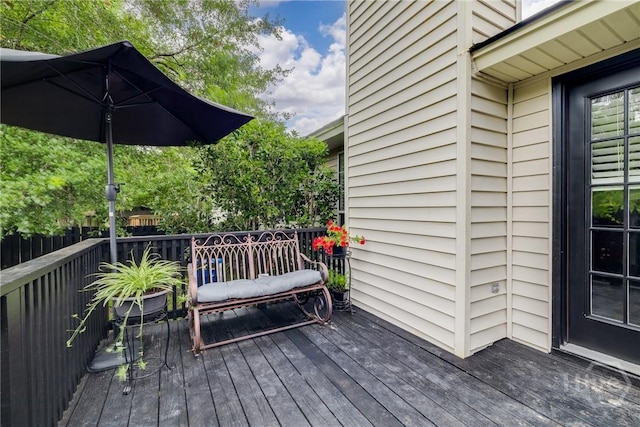 19 S Lake Dr, Savannah, GA 31410 - view of wooden deck