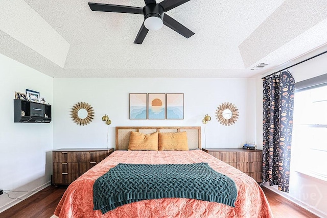 111 Runner Rd, Savannah, GA 31410 - bedroom featuring wood finished floors, a textured ceiling, baseboards, and ceiling fan