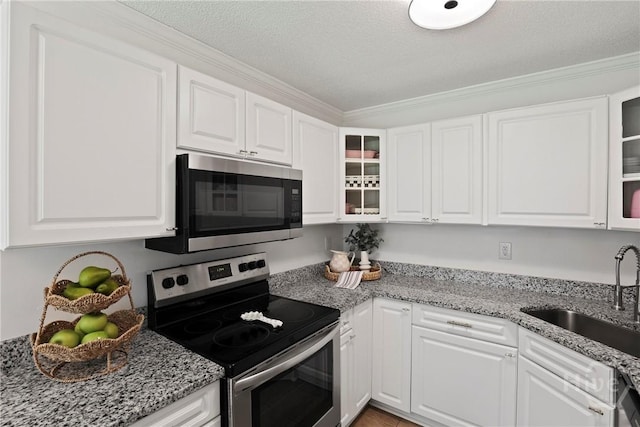 5109 Laroche Ave, Savannah, GA 31404 - kitchen featuring appliances with stainless steel finishes, a sink, white cabinets, a textured ceiling, and crown molding