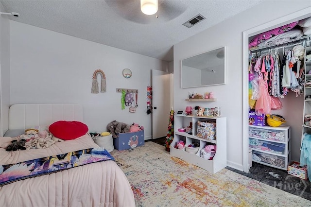 5 Sugar Cane Dr, Savannah, GA 31419 - bedroom with ceiling fan, a textured ceiling, and a closet