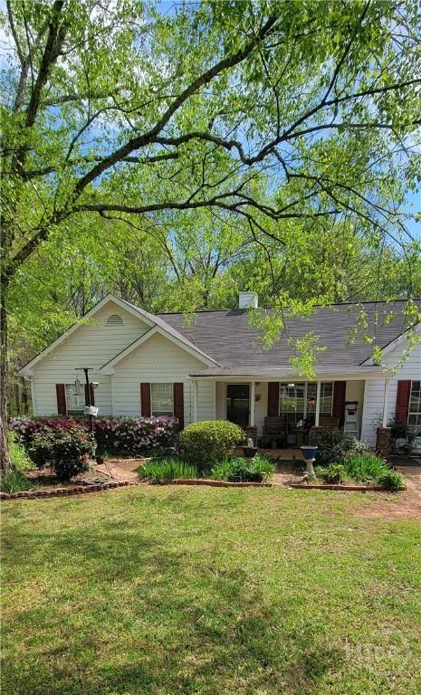 3764 Lochview Dr, Loganville, GA 30052 - single story home featuring a front yard and a porch