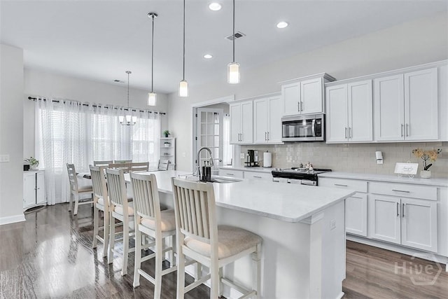 214 Park Chase Chase, Pooler, GA 31322 - kitchen featuring appliances with stainless steel finishes, a sink, dark wood finished floors, tasteful backsplash, and recessed lighting