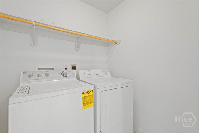 315 S Bridgeport Dr, Statesboro, GA 30461 - laundry area with washer and clothes dryer