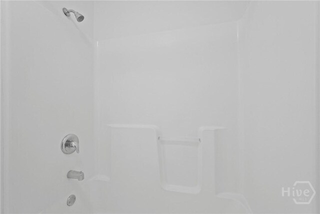 315 S Bridgeport Dr, Statesboro, GA 30461 - bathroom featuring shower / washtub combination