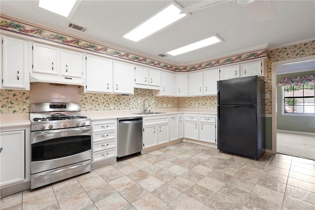 145 Cardinal Rd, Savannah, GA 31406 - kitchen featuring appliances with stainless steel finishes, under cabinet range hood, light countertops, a sink, and crown molding