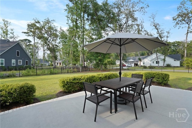 315 Linkside Lake Dr, Richmond Hill, GA 31324 - view of patio featuring outdoor dining area