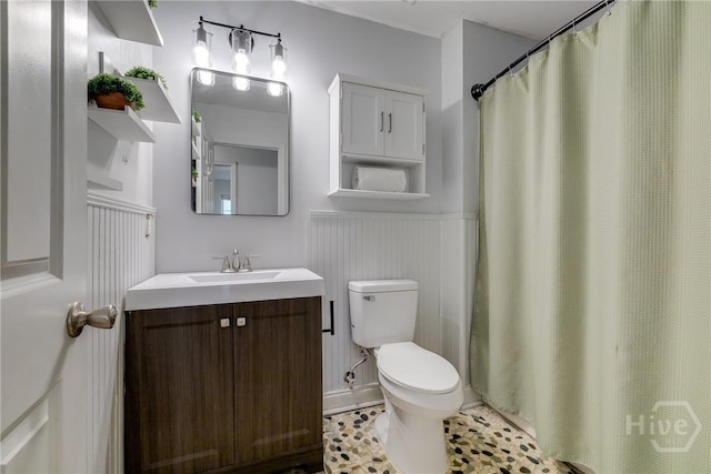 82 Saddlebrush Rd, Ellabell, GA 31308 - full bath featuring vanity, a wainscoted wall, toilet, and a shower with shower curtain