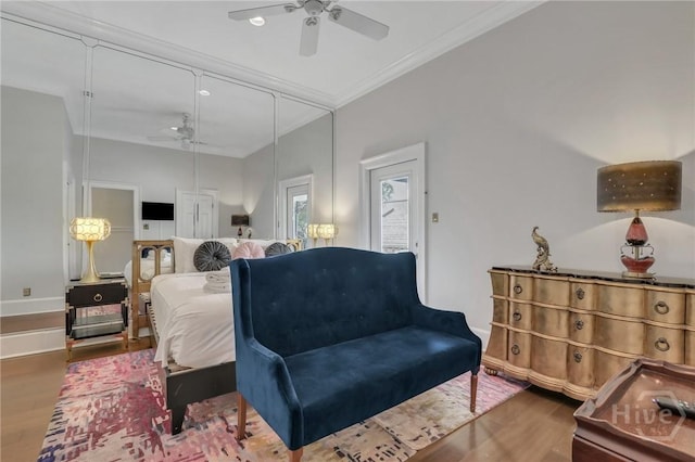 509 E Broughton St, Savannah, GA 31401 - bedroom with wood finished floors, a ceiling fan, crown molding, and baseboards
