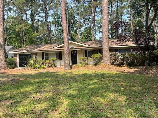 5 Chesterfield Ct, Savannah, GA 31419 - single story home featuring a garage and a front lawn