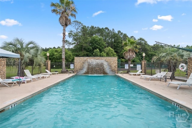 210 Pebblestone Dr, Bloomingdale, GA 31302 - community pool with a patio