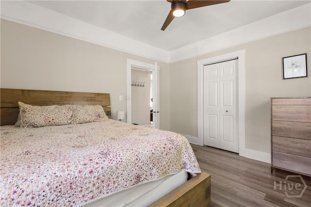 2301 Alaska St, Savannah, GA 31404 - bedroom featuring wood finished floors, a closet, and ceiling fan