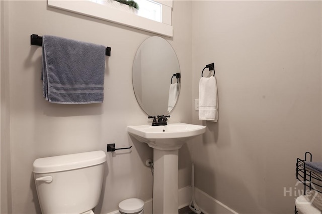 2301 Alaska St, Savannah, GA 31404 - half bath with toilet and baseboards