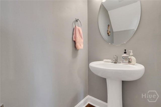 4 Broken Bit Rd, Ellabell, GA 31308 - bathroom featuring baseboards
