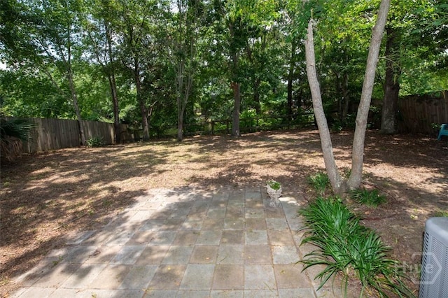 104 Ropemaker Ln, Savannah, GA 31410 - fenced backyard with a patio area