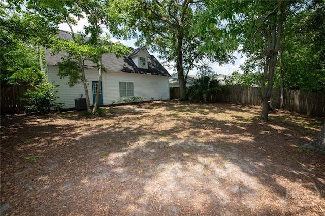 104 Ropemaker Ln, Savannah, GA 31410 - fenced backyard with central AC