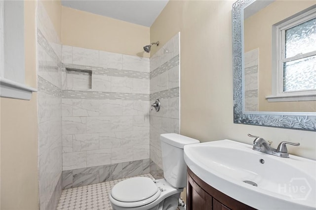 8519 Cresthill Ave, Savannah, GA 31406 - bathroom with toilet, vanity, and tiled shower