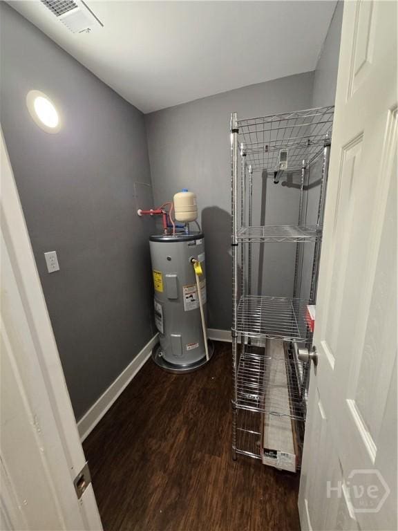 1922 Fenwick Ave, Savannah, GA 31405 - utilities with water heater