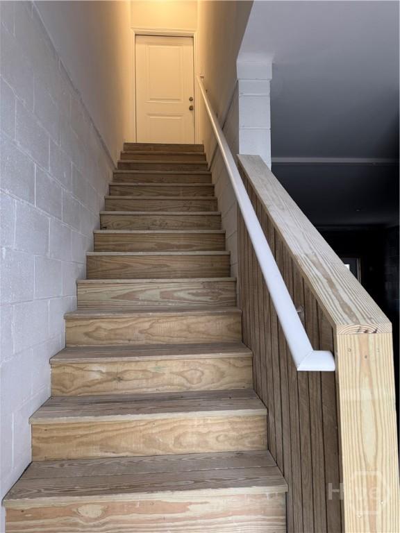 40 Hidden Pointe Dr, Savannah, GA 31419 - staircase with concrete block wall