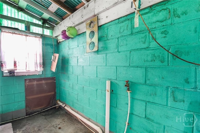 3114 Wright St, Savannah, GA 31404 - bathroom with concrete floors and concrete block wall