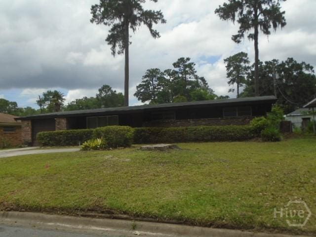 506 Mclaws St, Savannah, GA 31405 - ranch-style home with a front yard