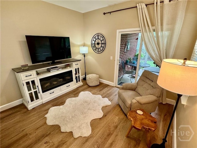 174 Regency Cir, Pooler, GA 31322 - living area with baseboards and wood finished floors
