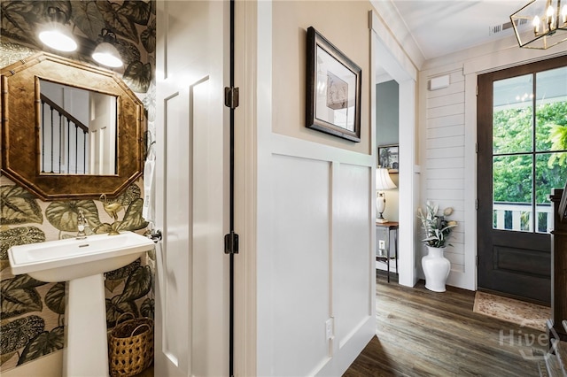 122 N St, Savannah, GA 31410 - bathroom featuring wood finished floors and a chandelier