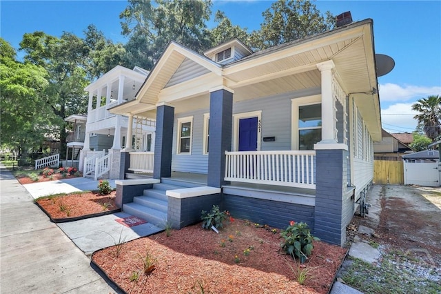 521 Seiler Ave, Savannah, GA 31401 - view of front facade featuring a porch