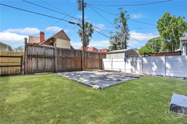 521 Seiler Ave, Savannah, GA 31401 - view of yard featuring a patio