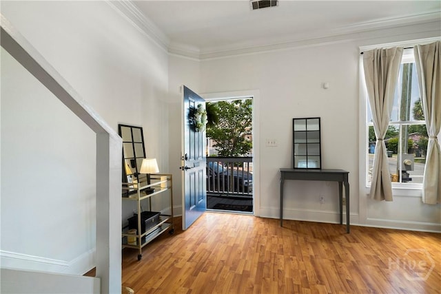 1402 Jefferson St, Savannah, GA 31401 - foyer entrance featuring wood finished floors, ornamental molding, and baseboards
